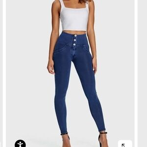 Freddy 3 Button High Rise, Full Length Dark Blue Jeans. Size L/8. NWT